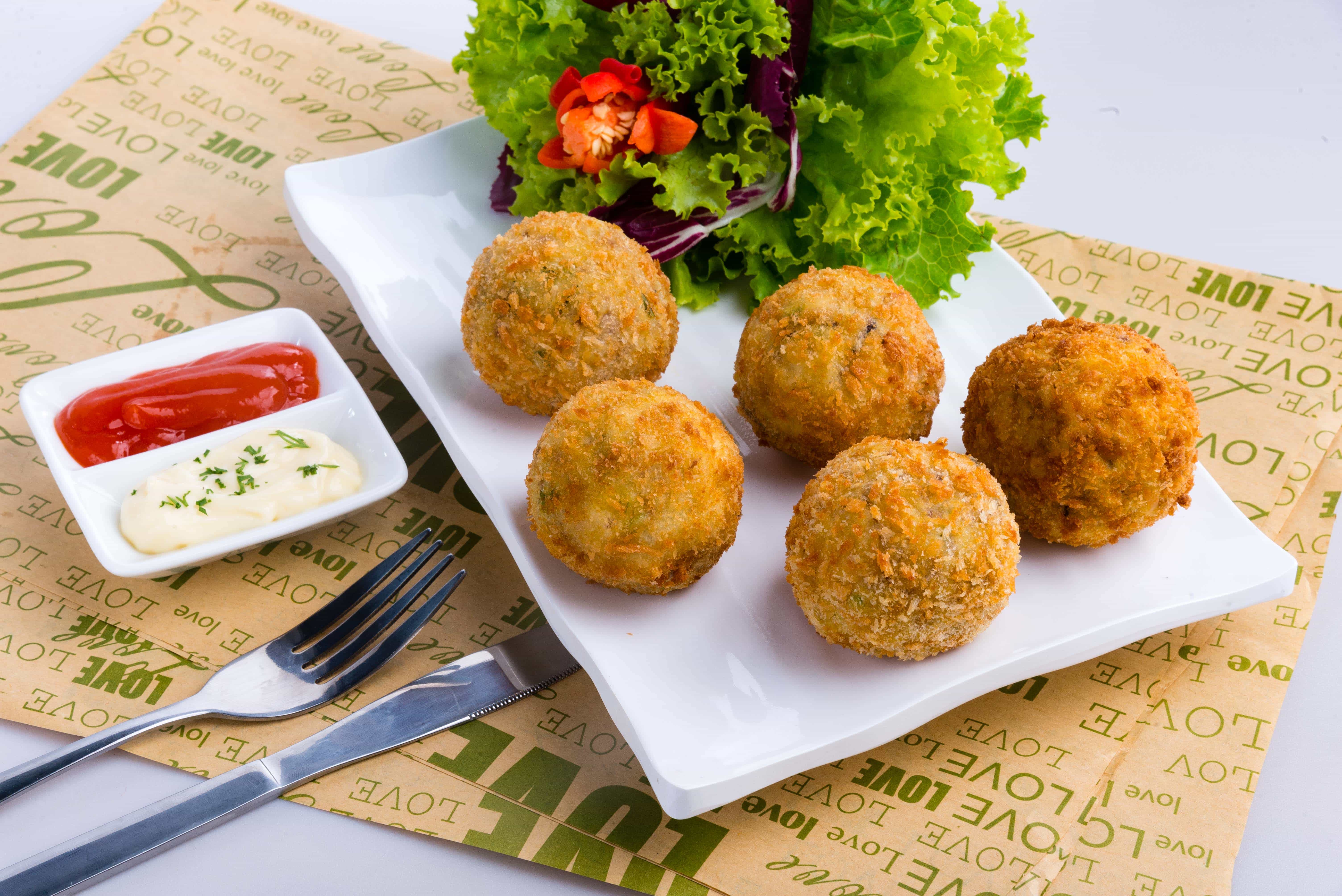 Thịt bò viên chiên khoai tây