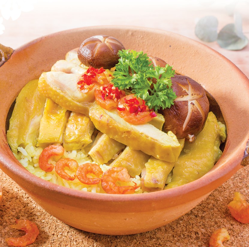 Cơm gà nấm hương om nồi đất